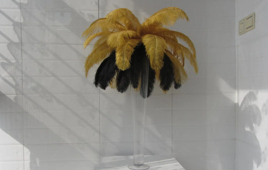 Gold and black ostrich feathers centerpiece, luxurious table decor for weddings, Gatsby-themed events and formal parties