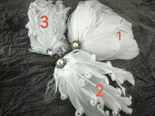 Load image into Gallery viewer, Set of white feather hair pins, different styles of elegant feather clips for weddings and performances