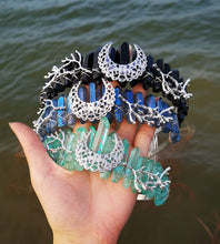 Load image into Gallery viewer, Aura Quartz Comb Quartz Hairpiece Trending Comb Bridesmaid Hair Comb Stone Comb Mermaid Comb Raw Crystals Comb Hair Comb