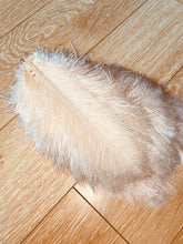 Load image into Gallery viewer, 100Champagne/Blush/peach/off white Ostrich feathers for wedding centerpiece - Dancefeather