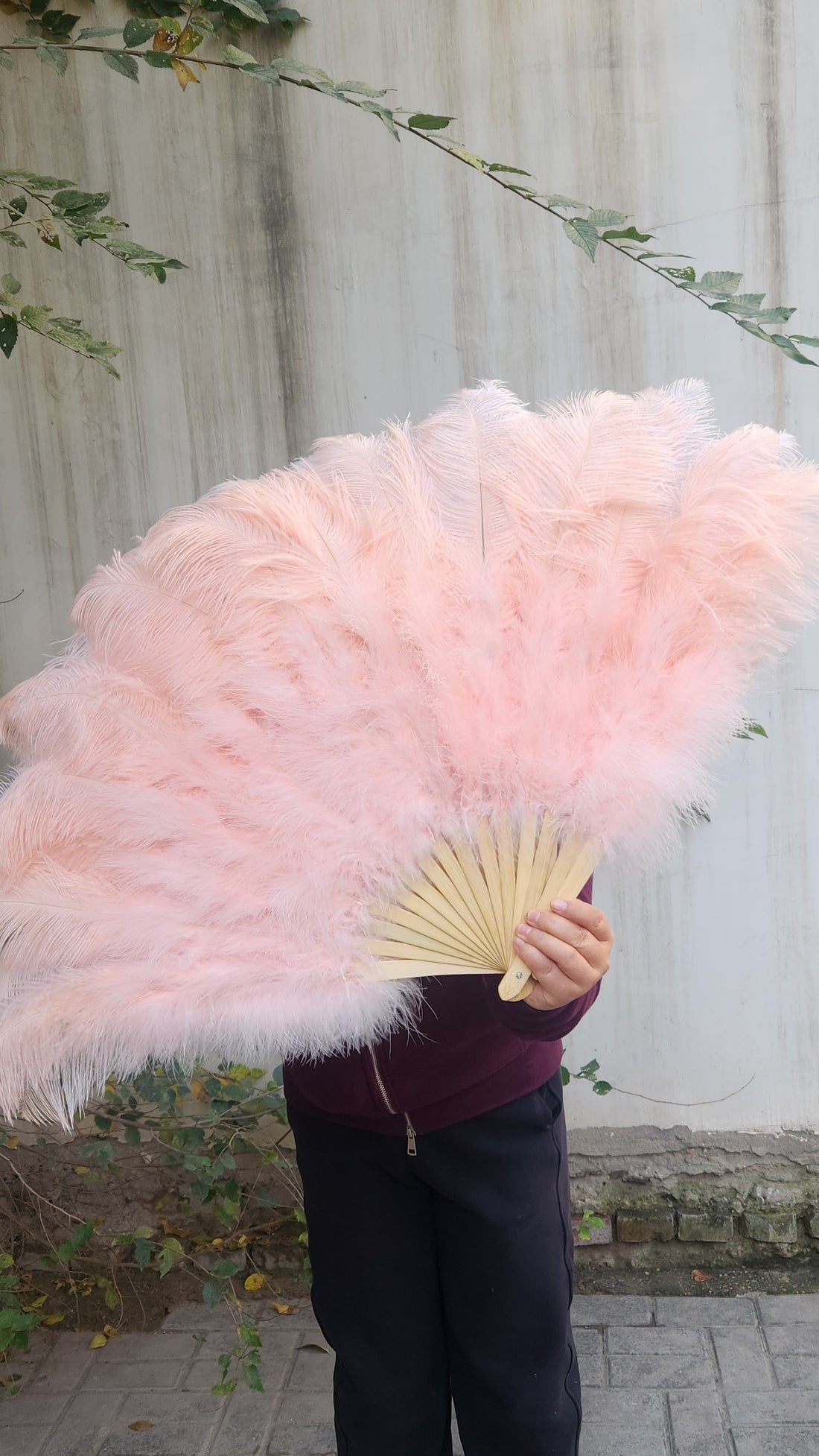 🌟 Blush Pink Feather Fan: Your Ticket to Center Stage 🌟