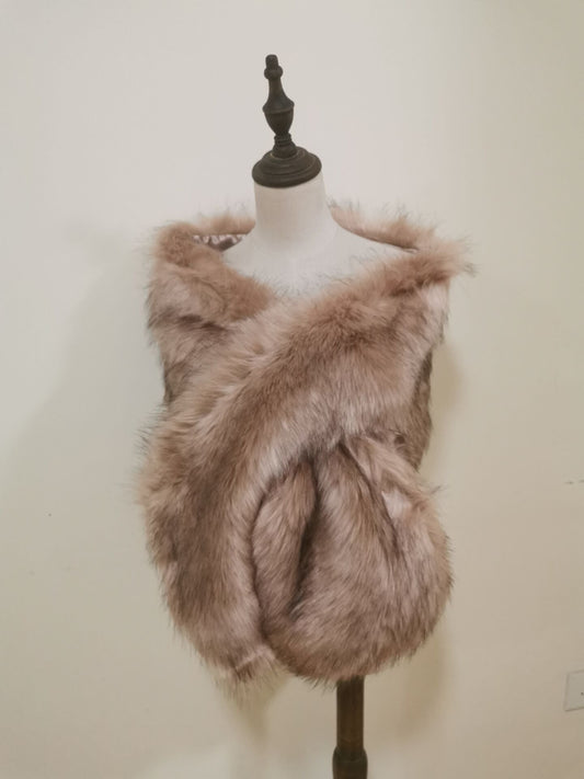 Your Perfect Event Glamour: Premium Faux Fur Wraps That Wow (Without the Luxury Price Tag)