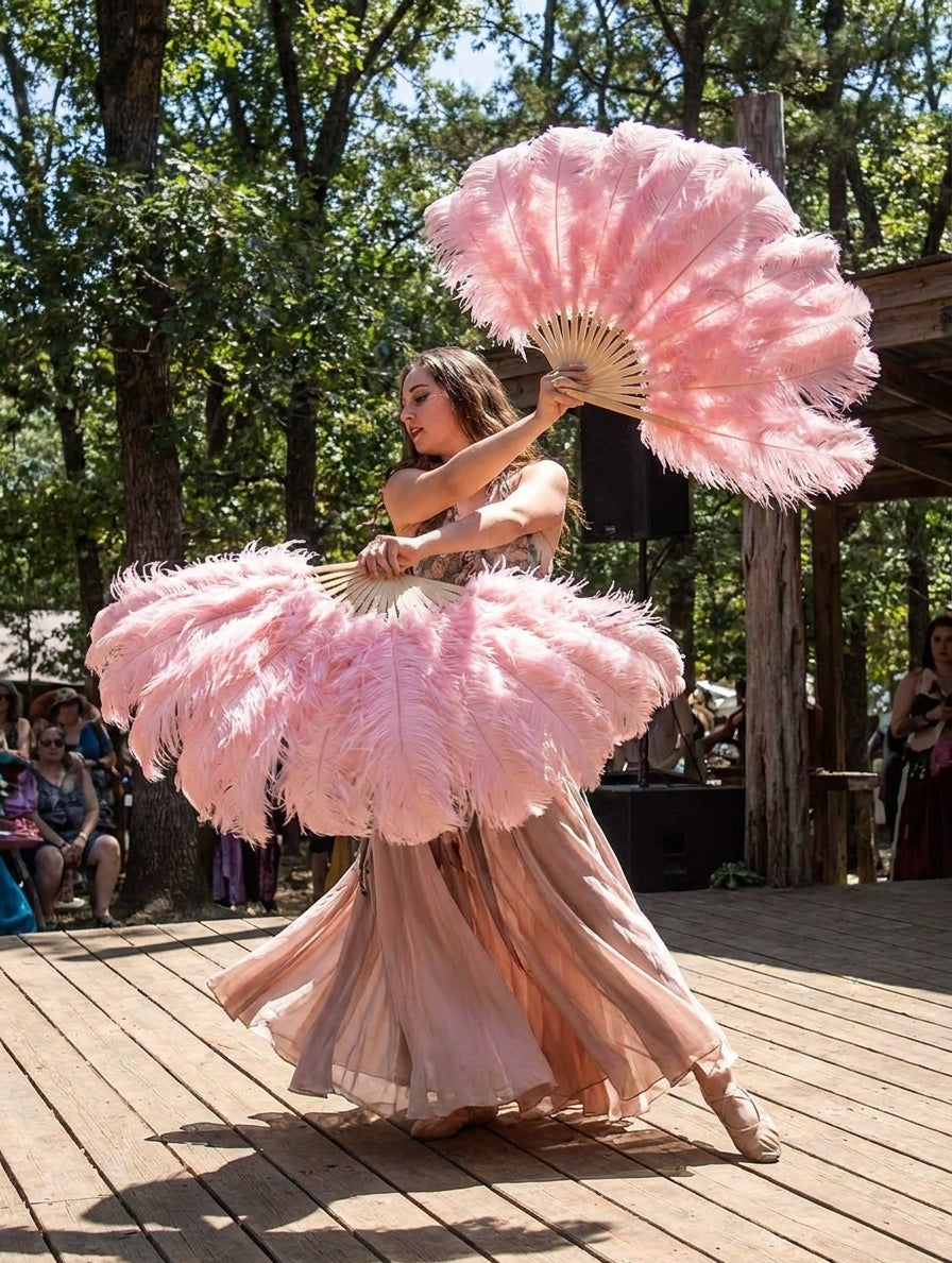 Why the Right Pink Feather Fan is More Than Just an Accessory