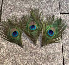 Load image into Gallery viewer, 100 10-12inch Hand Trimmed  Peacock Feathers for wedding centerpiece
