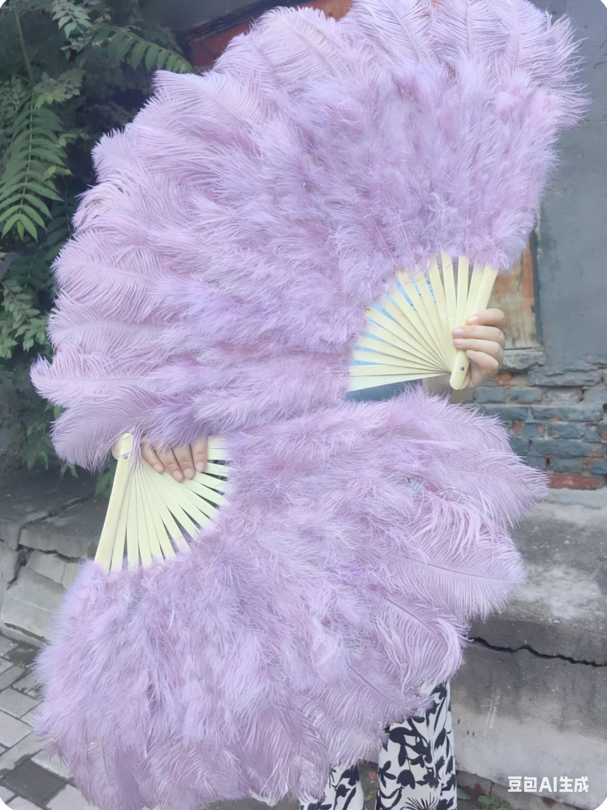 A pair of large Light Purple Ostrich Feather Fans for burlesque dancing and stage performance,formal events, weddings and performances