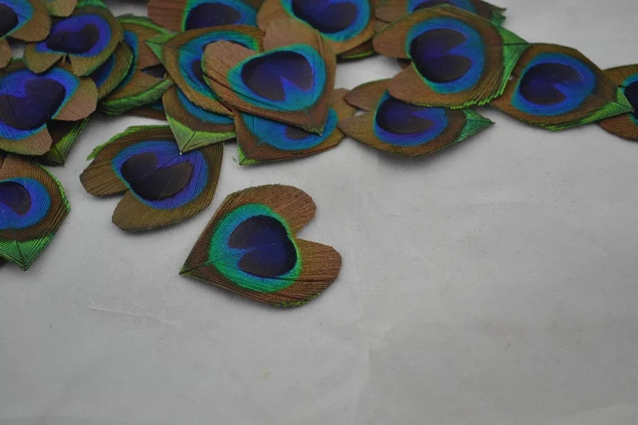 100 10-12inch Heart shape  Peacock Feathers for wedding centerpiece - Dancefeather